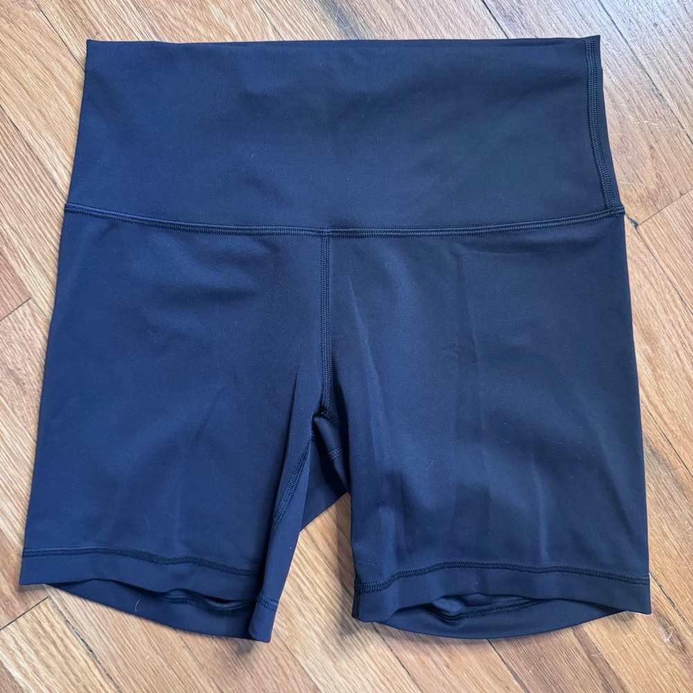 Lululemon Wunder Train Blk Shorts sz 8 6in Inseam